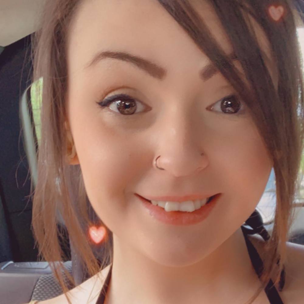 Meet your Posher, Alexiss